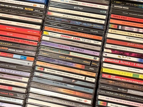 Huge lot music - huge, comedy