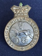 British Army Victorian Crown 5th Dragoon Guards  DG 2-lug Bimetal Cap Badge