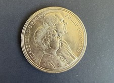 ROYAL FAMILY 1947-1997 Queen Elizabeth Prince Philip Golden Wedding UK £5 Coin
