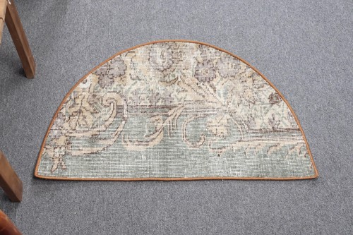 Vintage rug 5x1 ft - 2,5x1,5, round
