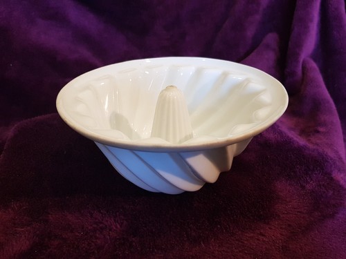 Vintage white ceramic - ceramic, bundt