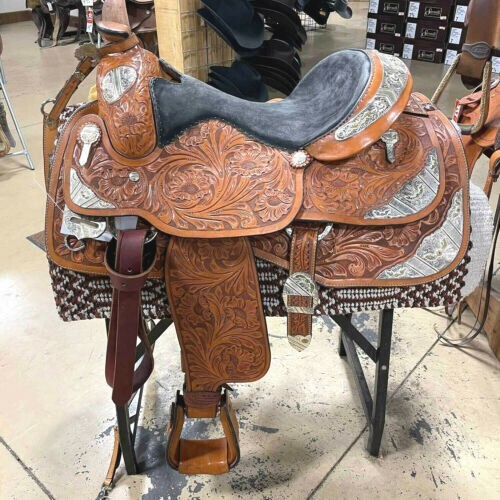 Western show saddle - , on