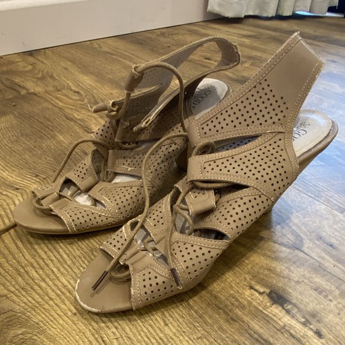 Cream wedge heel shoe - size, 7