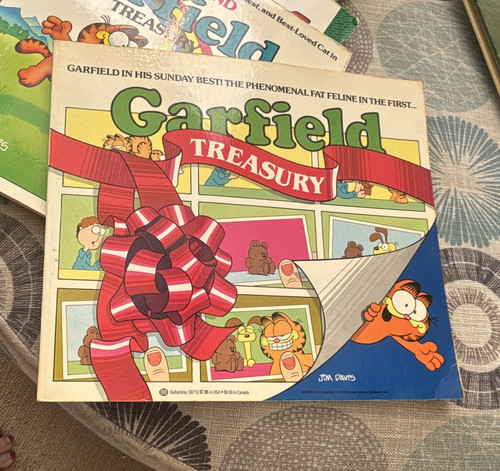 Jim davis garfield paperback - garfield,