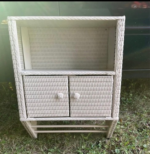 Vintage white wicker hanging - white,