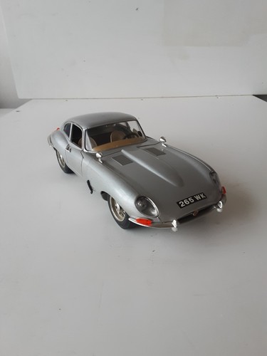 Bburago jaguar e type - 1:18,