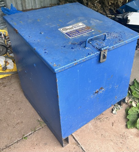 Large metal site - site, box