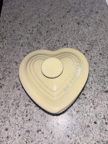 Creuset cream heart shaped - le,