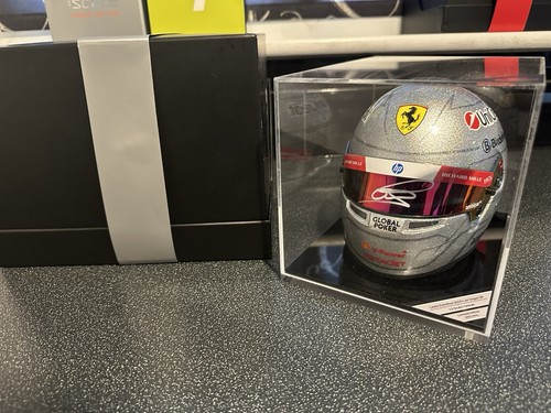Signed lewis hamilton 2 - lewis, 1/2