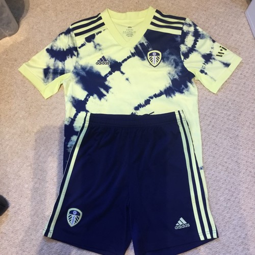 Leeds united kit - leeds, kit,