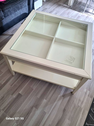 Table white square glass top - square,