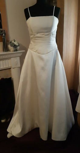 Gorgeous ivory wedding dress - wedding,