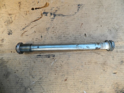 Swinging arm spindle axle bolt