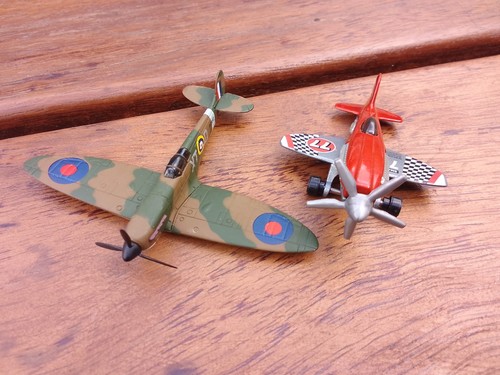 Diecast model planes - planes, corgi