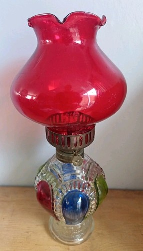 Vtg oil lamp moulded - oil, multi