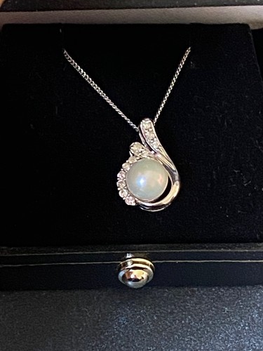 9ct white gold diamond