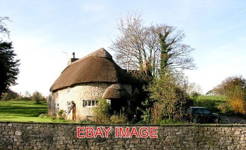Photo thatched cottage near - ,