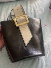 Jigsaw Black & White Bucket