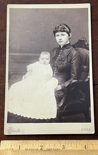 Cabinet card young woman - cabinet,