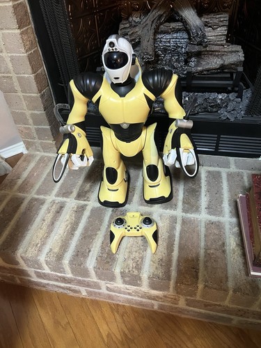 Wowwee robosapien humanoid - wowwee,