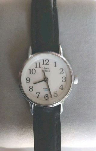 Timex indiglo white dial - indiglo,