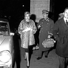 Simone Signoret being welcomed