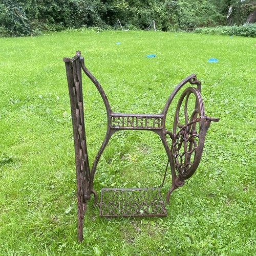 Singer vintage cast iron - cast,