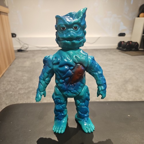 Ultraman sofubi kaiju kelonia - ultraman,