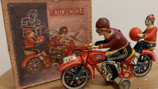 PAYA 147 Vintage Wind-Up Tin Toy Motorcycle Man & Child Riders + box & key RARE