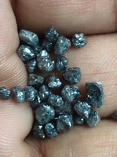 Rough uncut crystal - uncut,