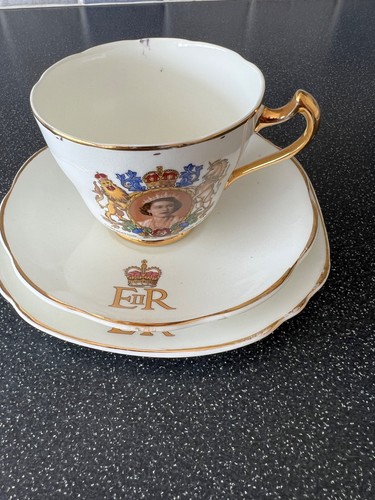 Bone china queen elizabeth - elizabeth, ii