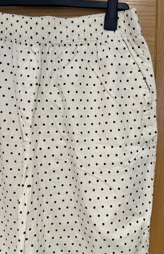 Next white black spot - black,