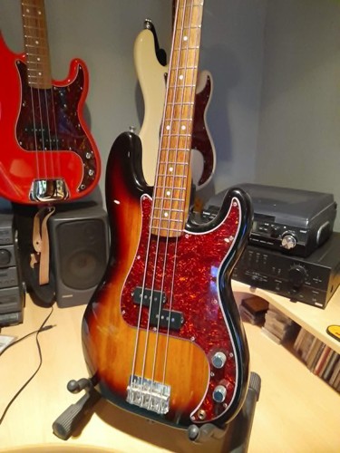 Squier precision bass with - squier,