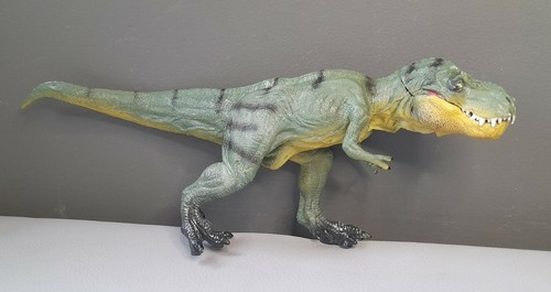Large tyrannosaurus rex - tyrannosaurus,