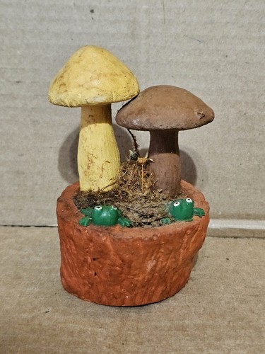 Frogs and toad stools - frogs,