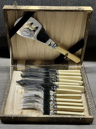 Vintage cased fish cutlery - fish,