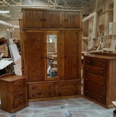 Handmade oldbury walnut - oldbury, (walnut