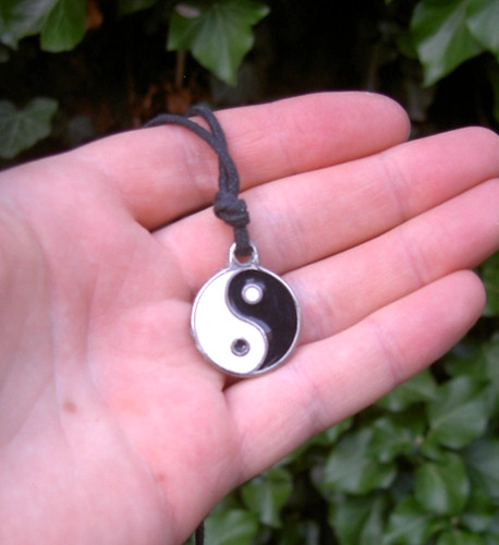 Vintage yin and yang necklace - yang,