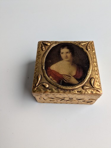 Antique style trinket - trinket, box