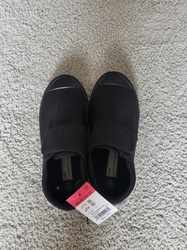 Black gym shoes size never - 13,