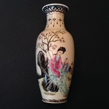~Antique Chinese Famille Rose Porcelain Vase - Qing / Republic Era - Qianlong 