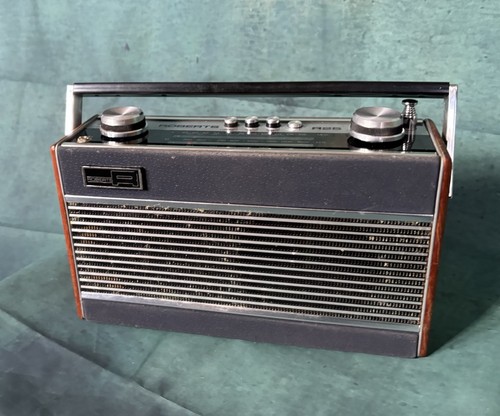 Vintage roberts r25 radio - roberts,