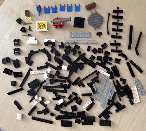 Lego pirates parts and pieces - ,