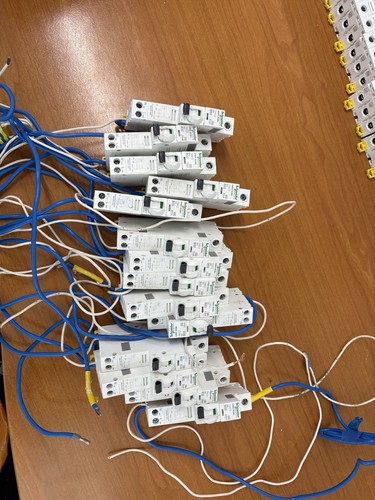 Schneider b32amp rcbos - 13, x