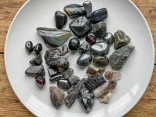 ? Black & Smoky Crystal Collection 700g — Mixed Natural Stones (2–6cm)