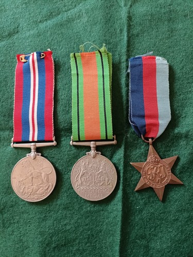 Ww11 ww2 trio medals war - trio,