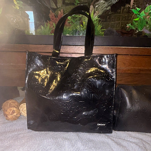 Dkny large black - large, patent