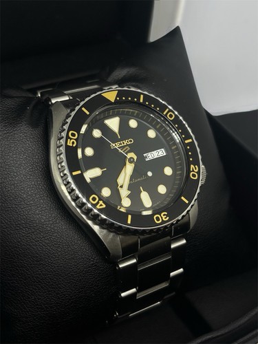 Seiko men black dial - black,