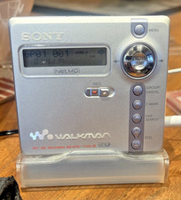Sony Net MD MZ-N707 Personal Mini Disc Player with charger  case & Minidiscs