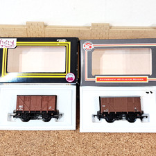 DAPOL OO GAUGE B180 & B98  BR BAUXITE  MEAT & FRUIT VANS   FREE POST